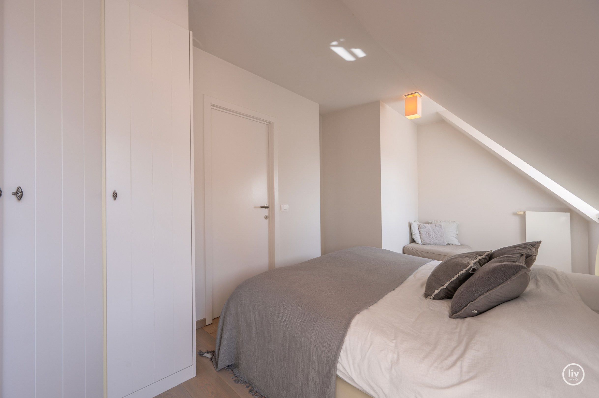 Appartement en duplex ensoleillé et spacieux avec terrasse orientée plein sud situé dans la Zoutelaan à Knokke. 