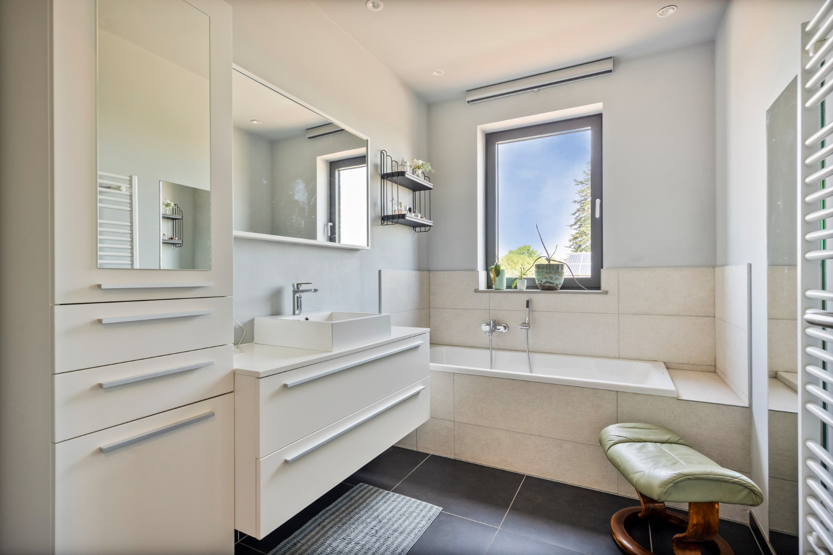 Badkamer met ligbad