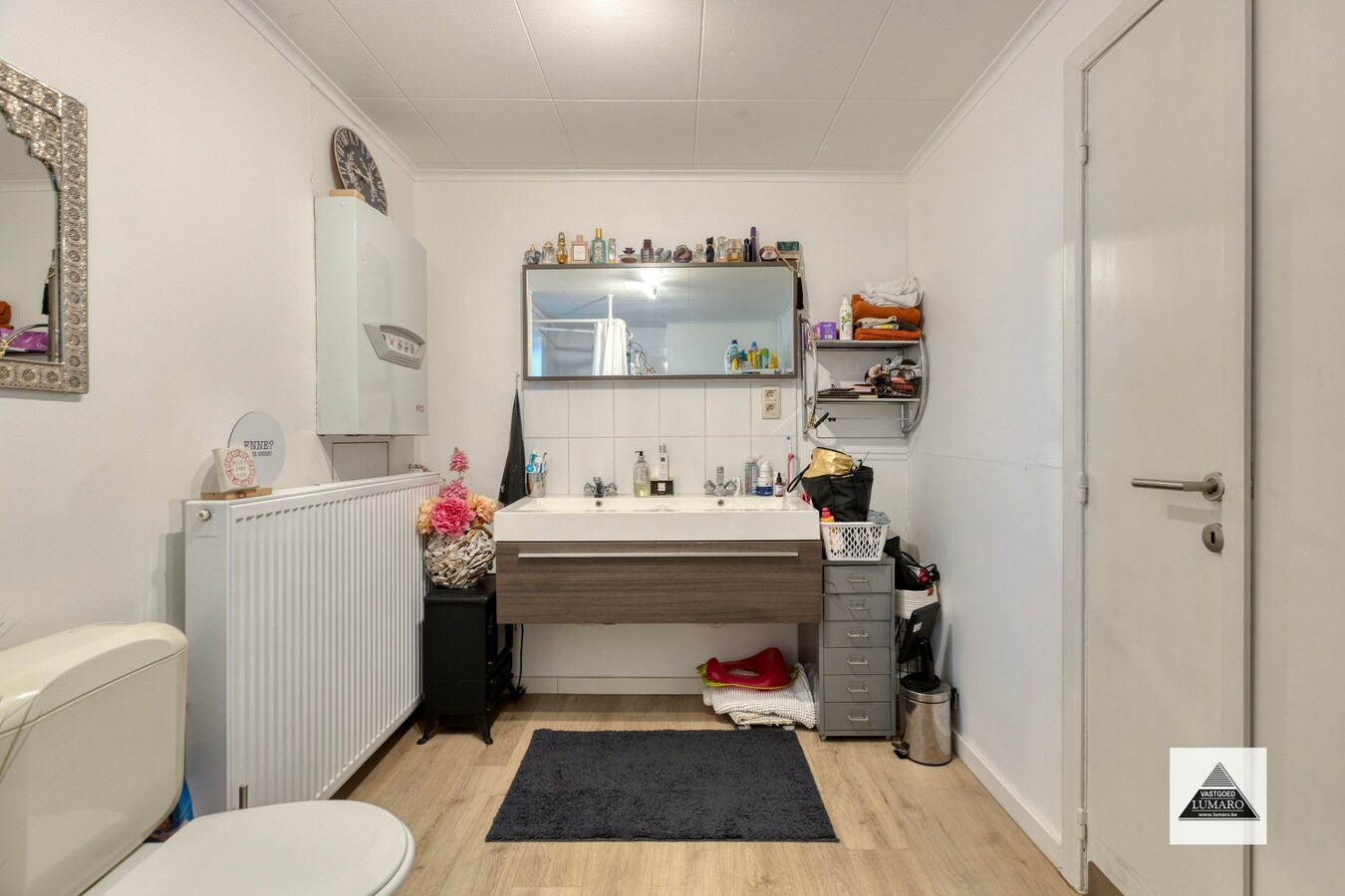 Gelijkvloers appartement met tuintje en parking 