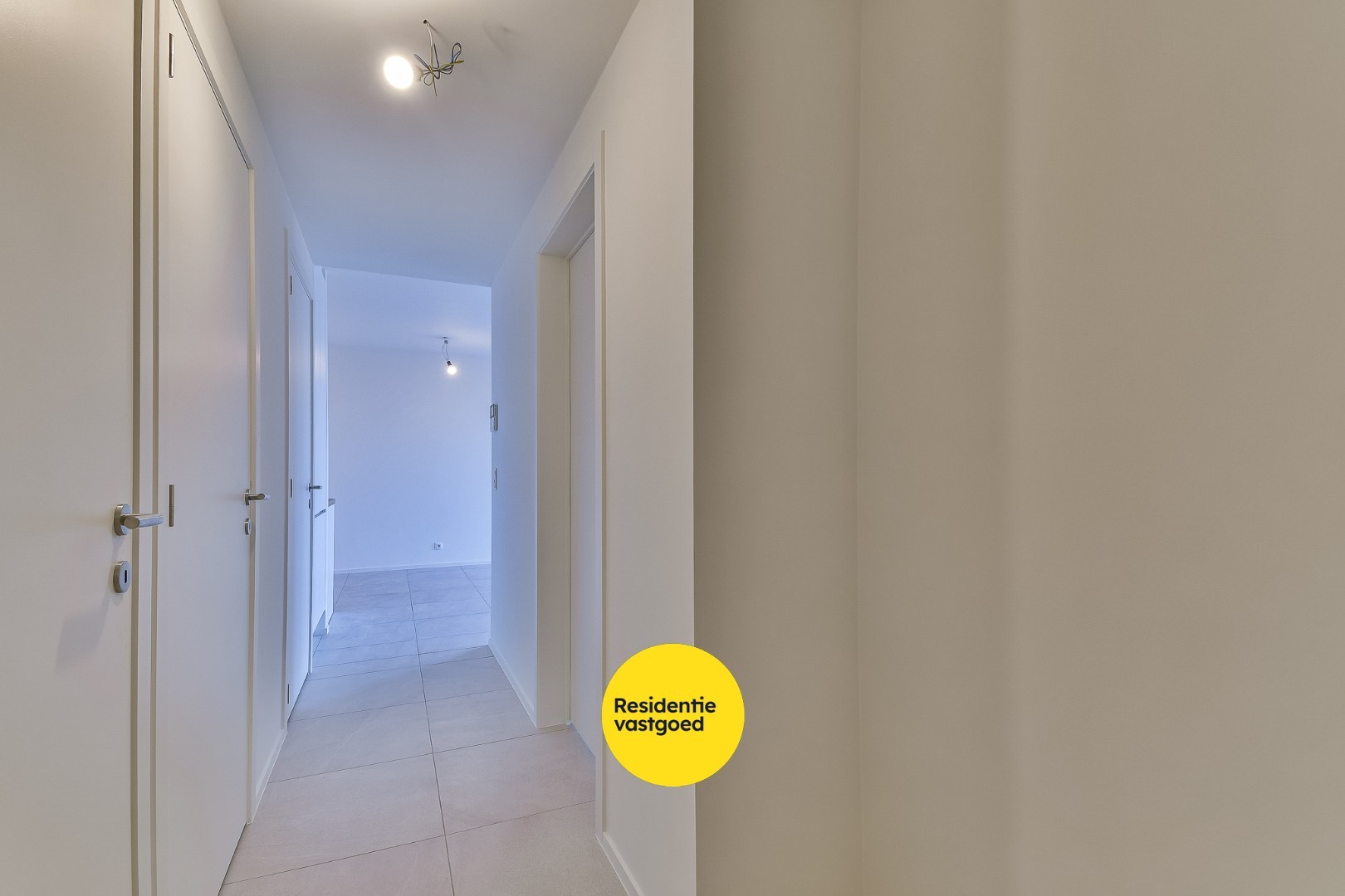 Nieuwbouw appartement met één slaapkamer en garage te huur in Oudenburg 