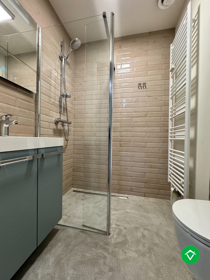 Instapklaar appartement met 2 slaapkamers en garage te Gent 