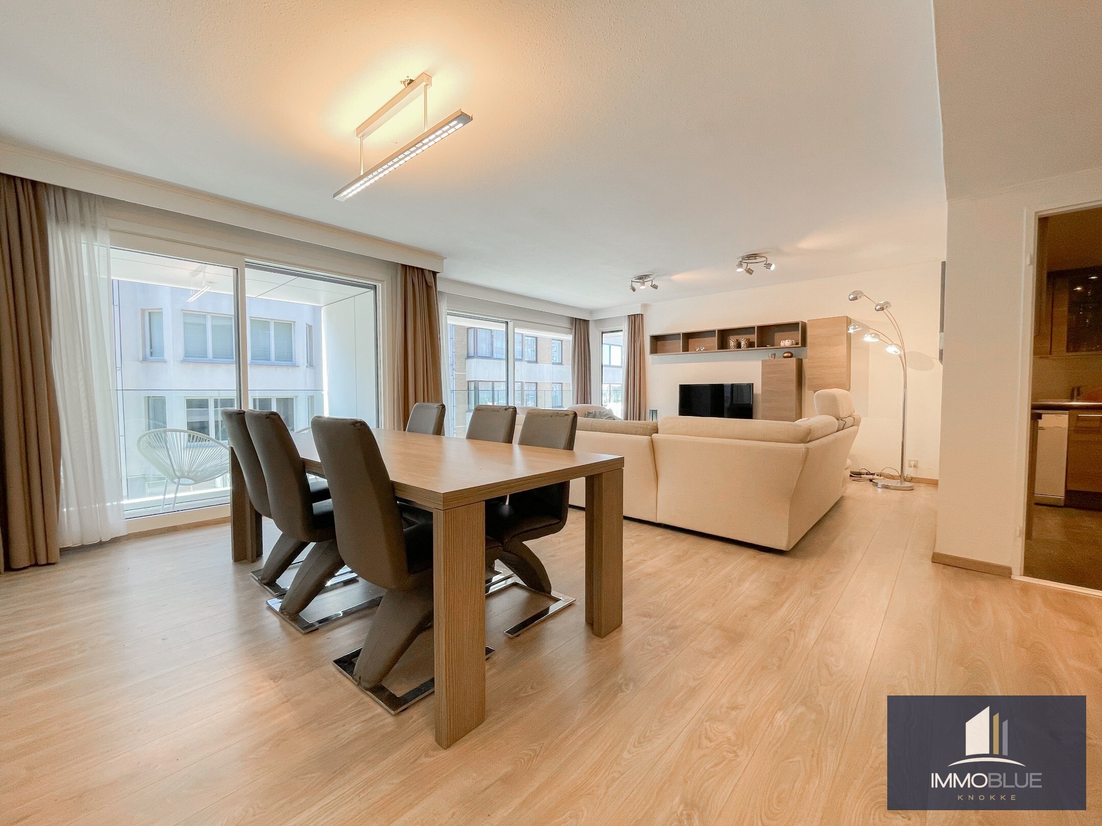 Appartement prêt à emménager situé sur la Place du Phare. 