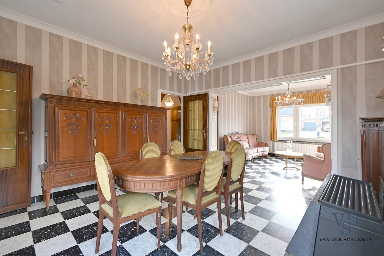 Half Open gezinswoning met potentieel 