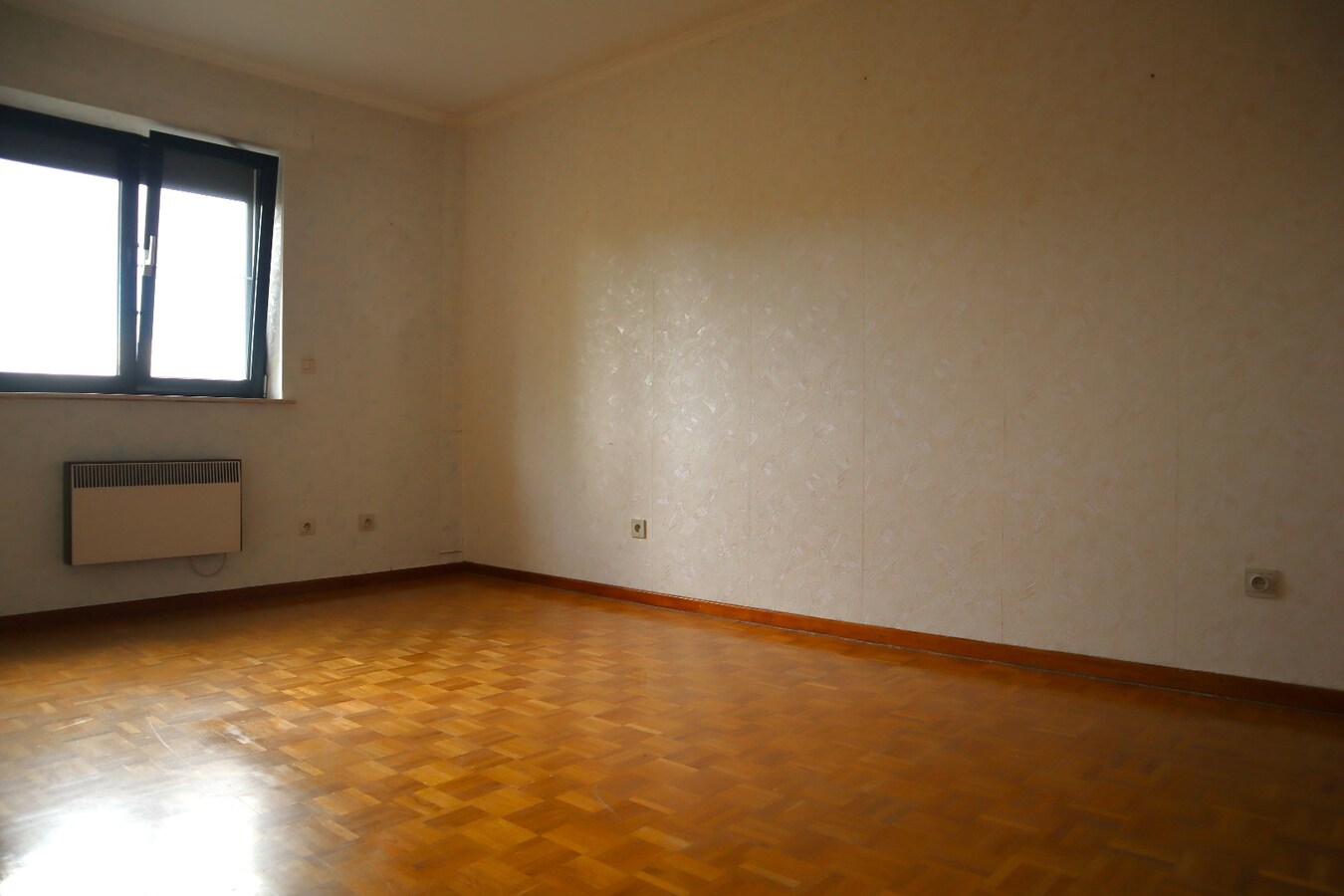 Mooi en goed onderhouden appartement met 2 slaapkamers (incl autostaanplaats) te Tienen 