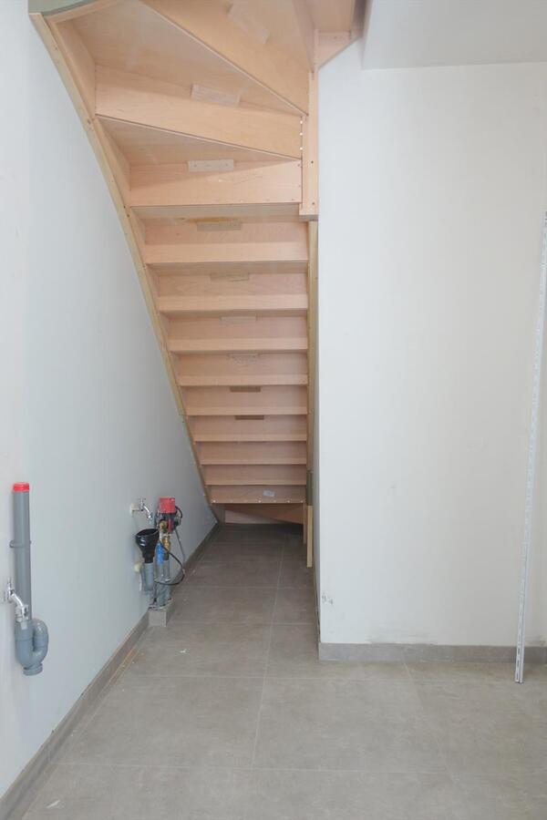 Halfopen nieuwbouwwoning in pastoriestijl 