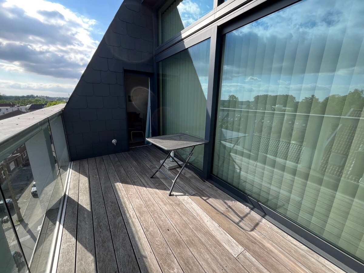 Hoogwaardig dakappartement met terras. 