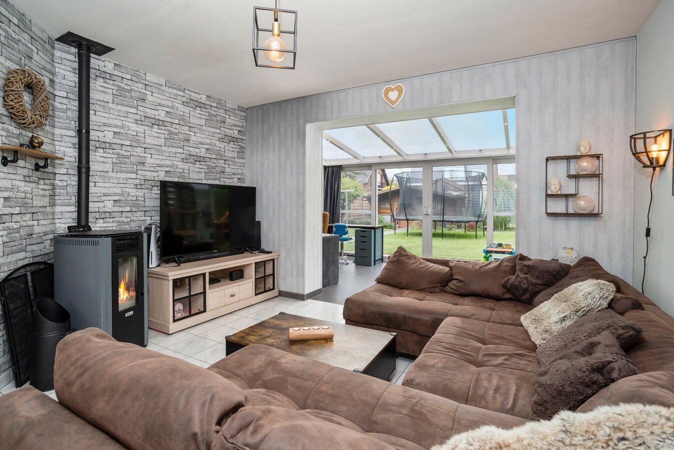 Centraal gelegen, halfopen woning op perceel 624m² 