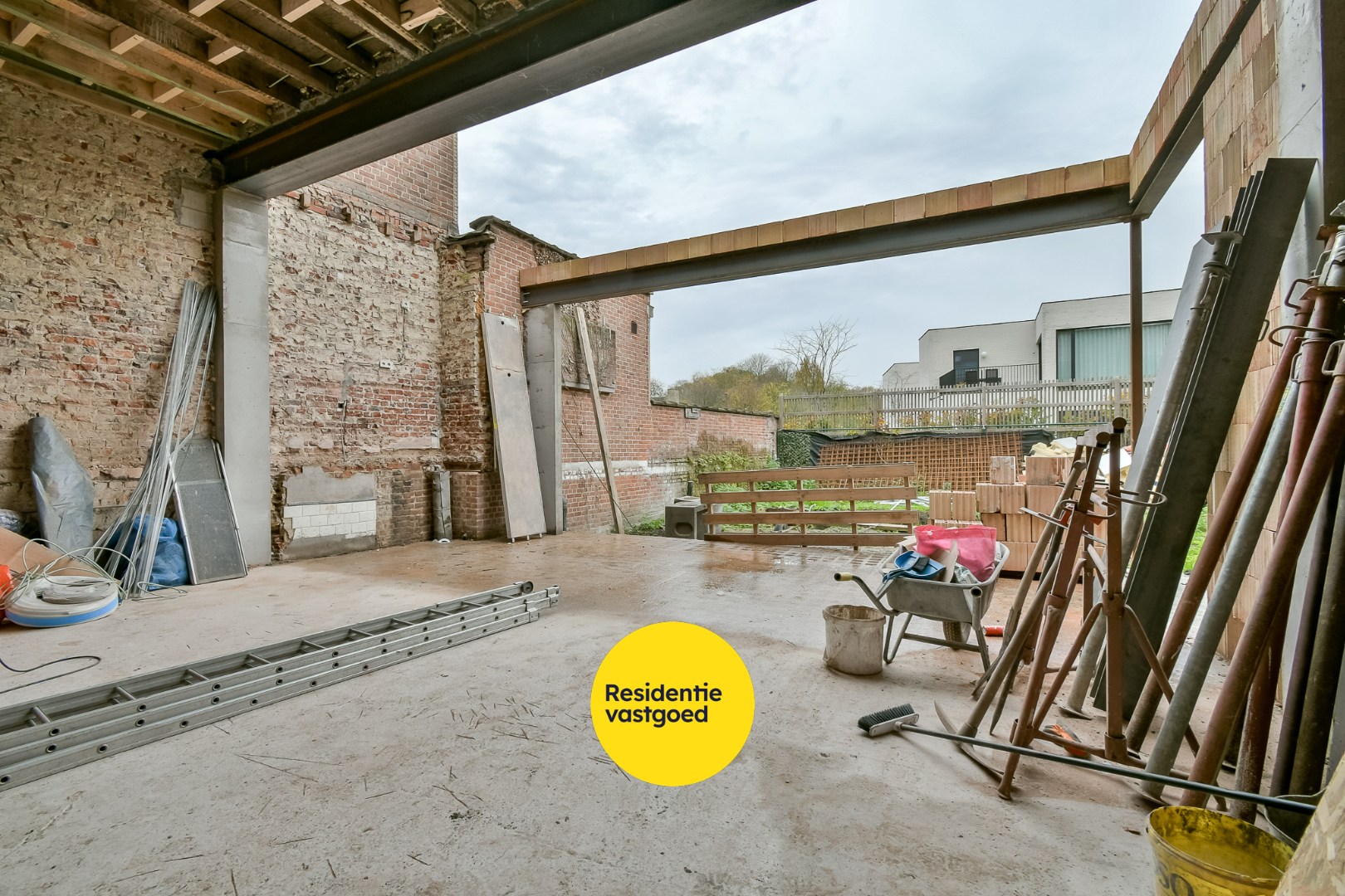 Ruime woning met bergen aan potentieel! 