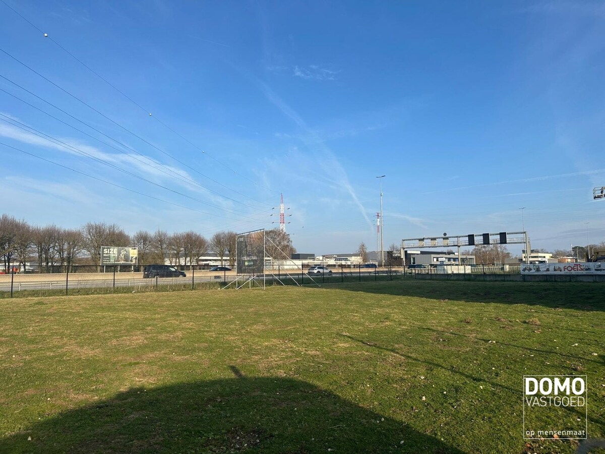 INNOVATIEVE RUIMTE MET LABO, LOGISTIEKE VOORZIENINGEN EN RESEARCH &amp; DEVELOPMENT IN EEN ECO-BEDRIJFSGEBOUW TE PAAL 