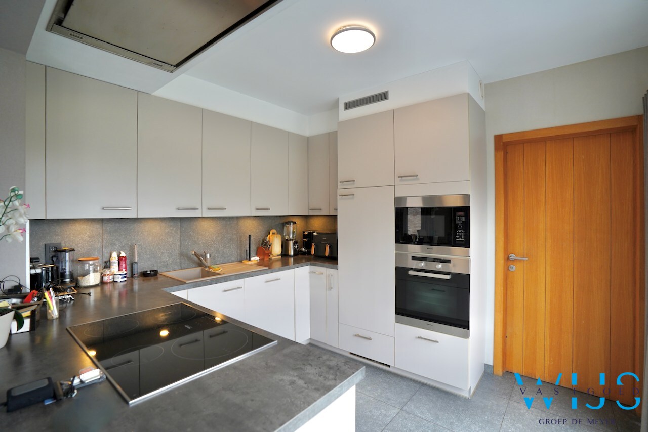 Ruime, energiezuinige gezinswoning te Oosteeklo ! 