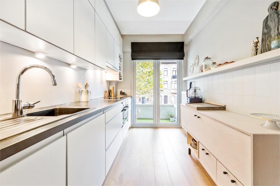 Eigentijds, volledig gerenoveerd appartement nabij Sint-Pietersstation 