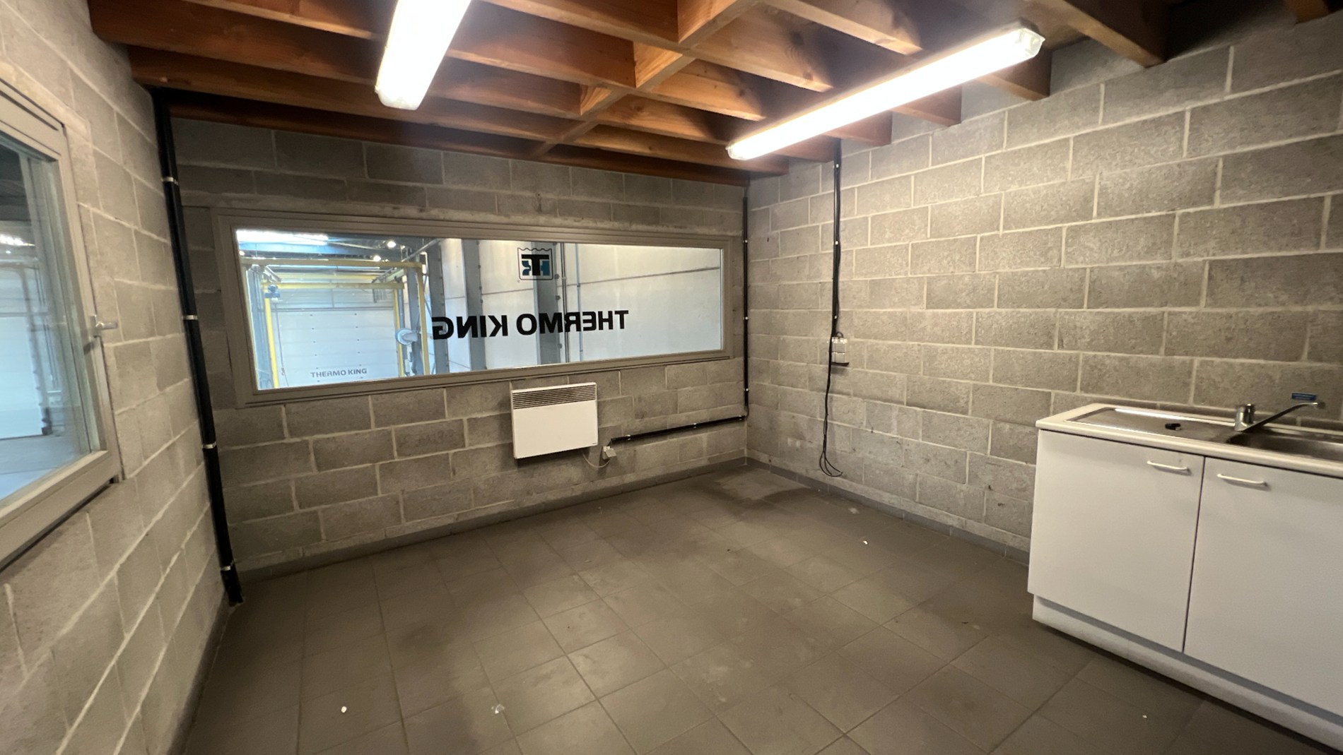 Opslagruimte te huur vlakbij R4 te Evergem