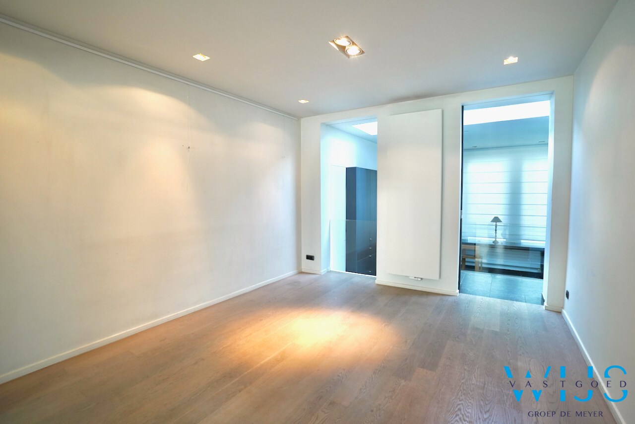 Schitterend karaktervol woonhuis met 5 slaapkamers te Assenede ! 