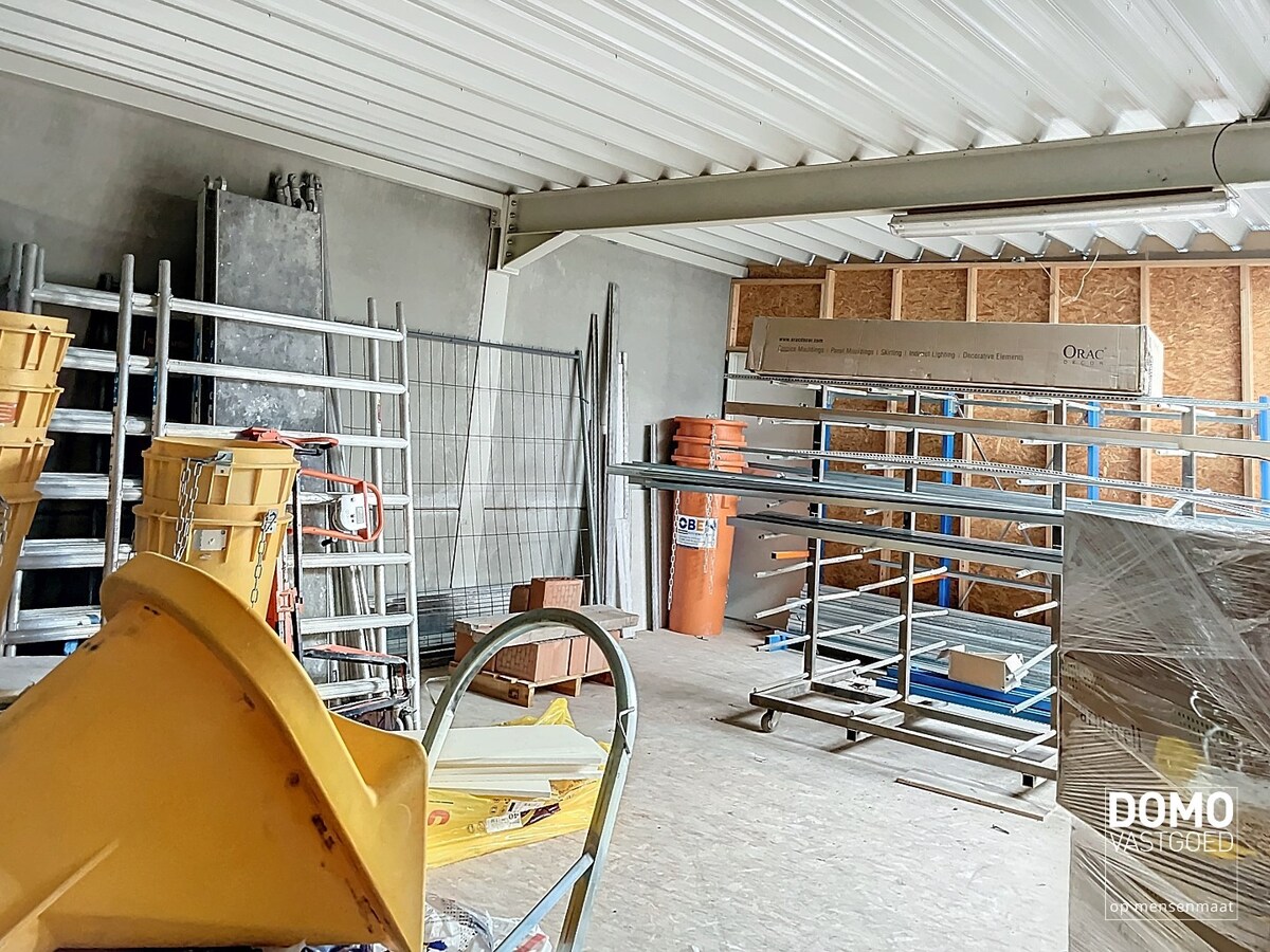 CENTRAAL GELEGEN LOODS TE BERBROEK MET OPSLAG- EN KANTOORRUIMTE 