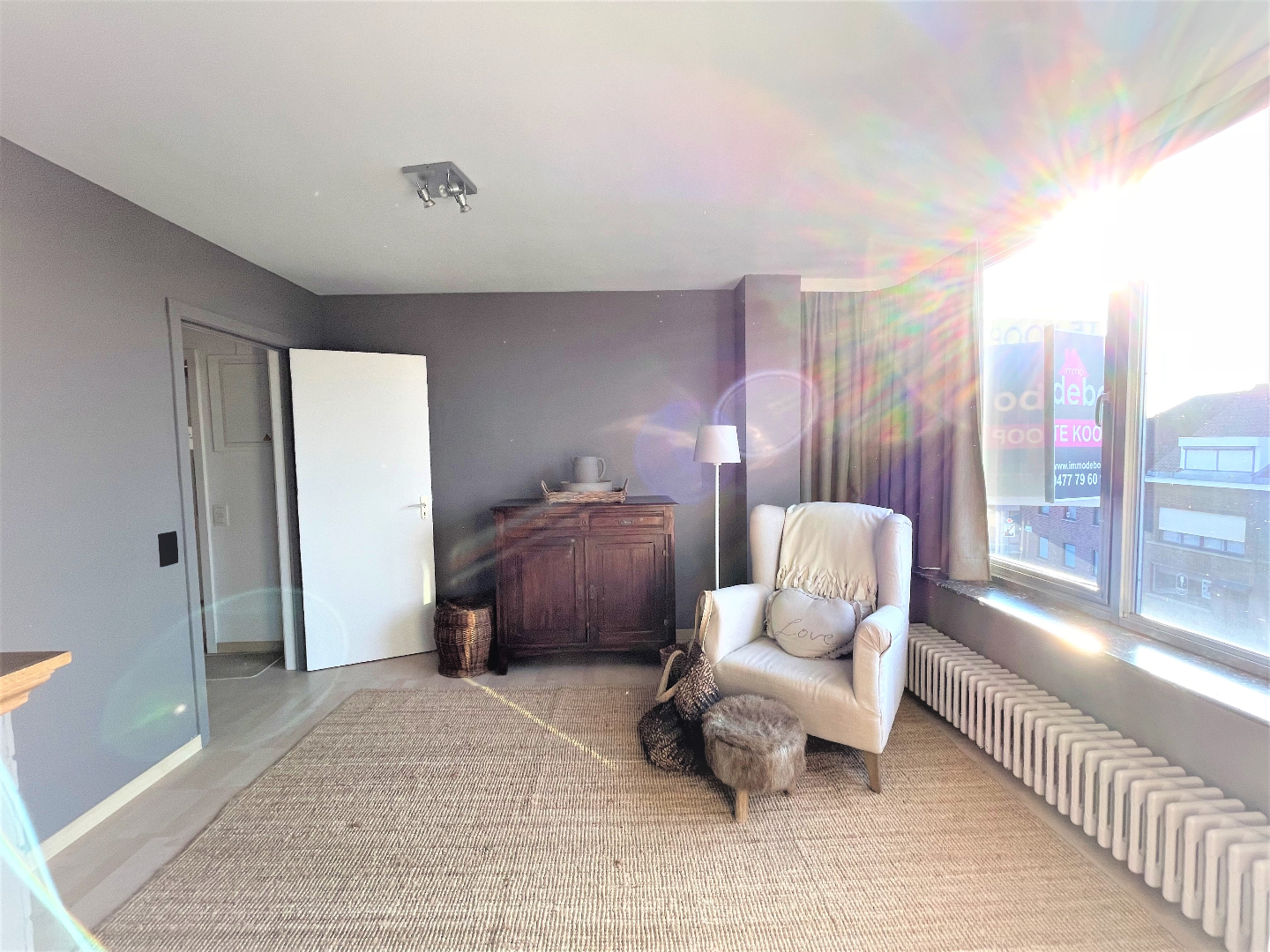 Ruim lichtrijk appartement met 2 slaapkamers en losstaande garage 