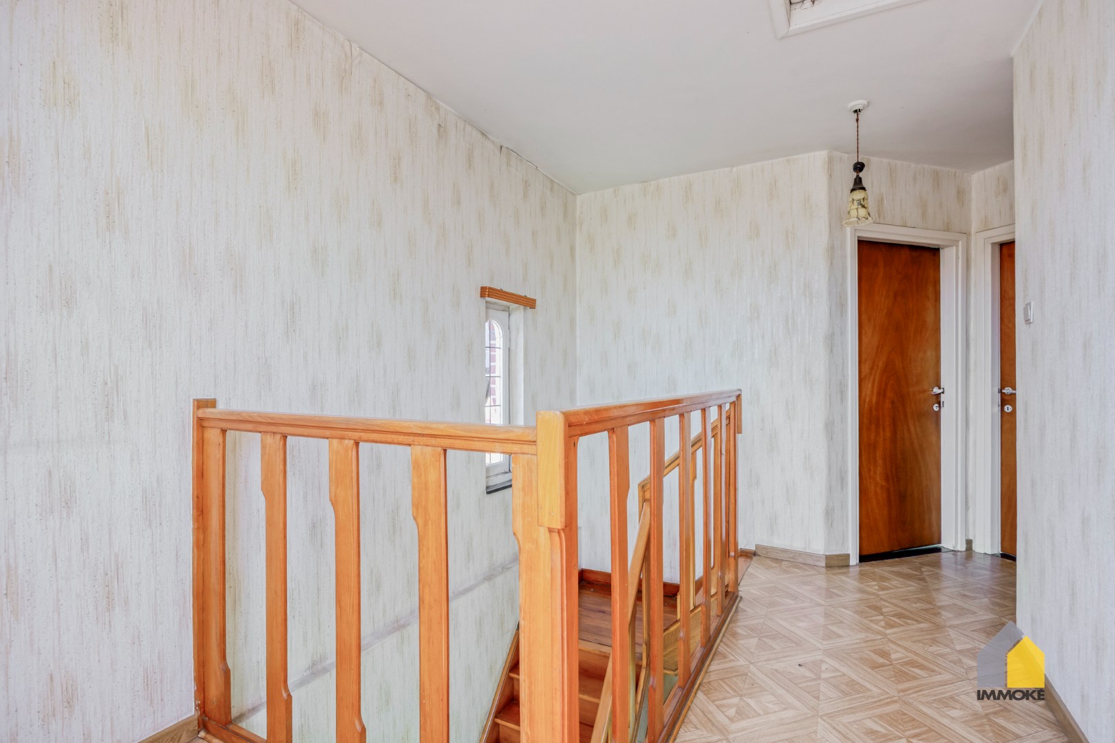 Karaktervolle, halfvrijstaande woning op 7a 31ca met aangrenzend weiland 16a 50ca. 