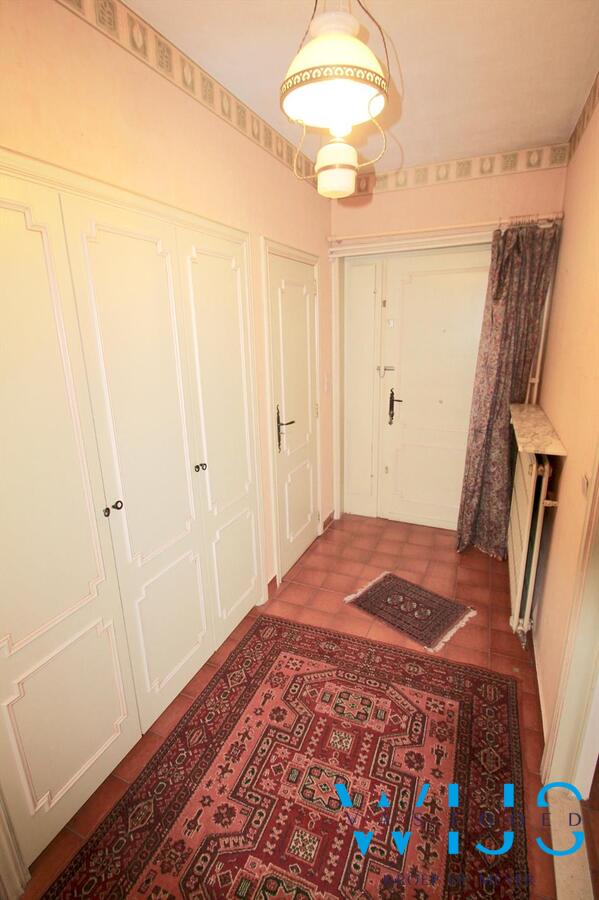 Op te frissen bungalow op een prachtig perceel van 960 vierkante meter te Oostakker ! 