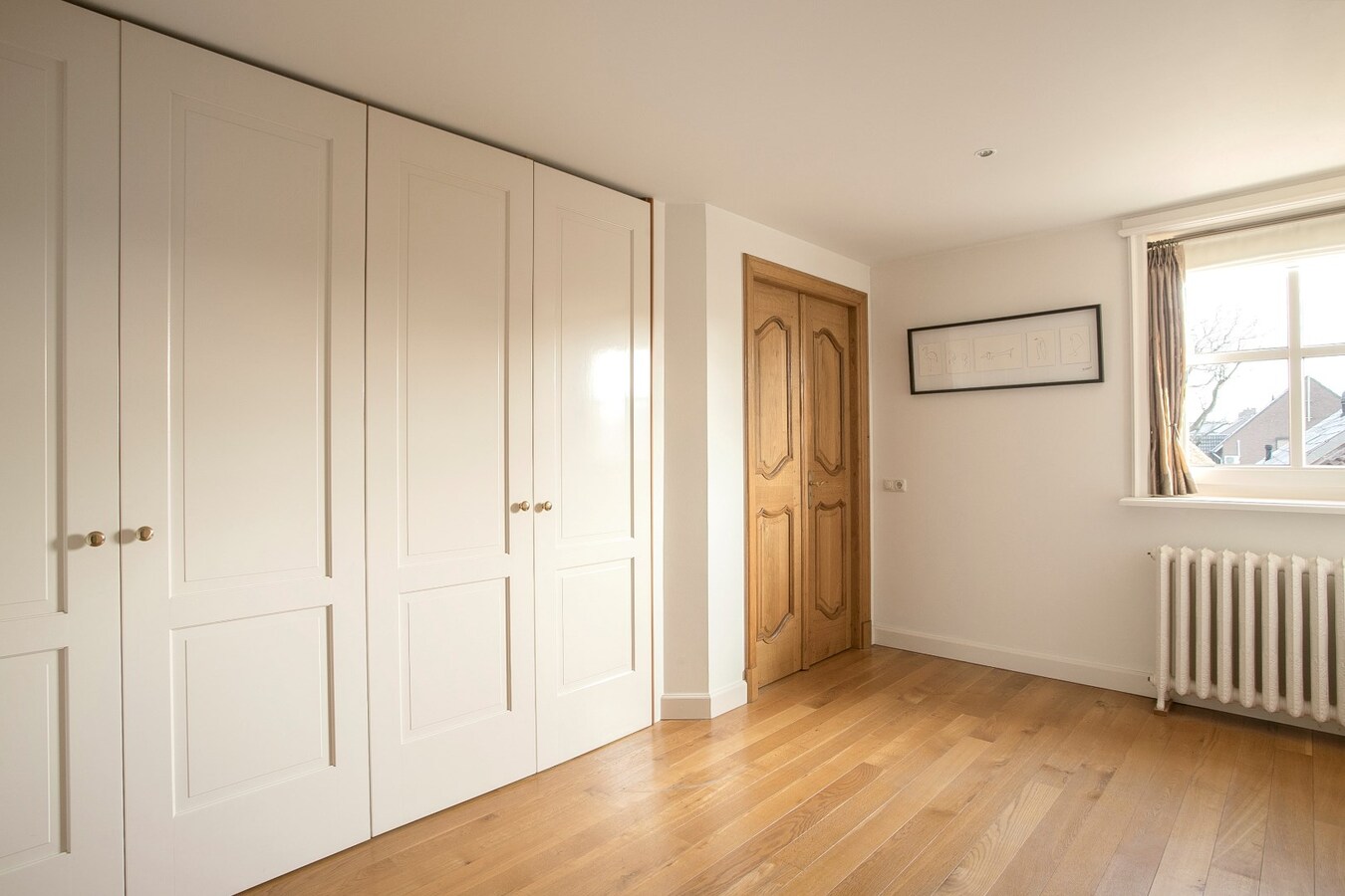 Riante vrijstaande villa met rieten dak gelegen op een perceel van 1.240 m2. 