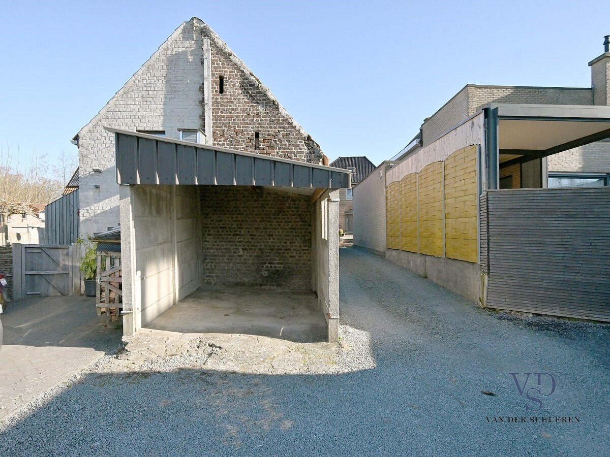 Half Open Bebouwing, met afzonderlijke tuin. 