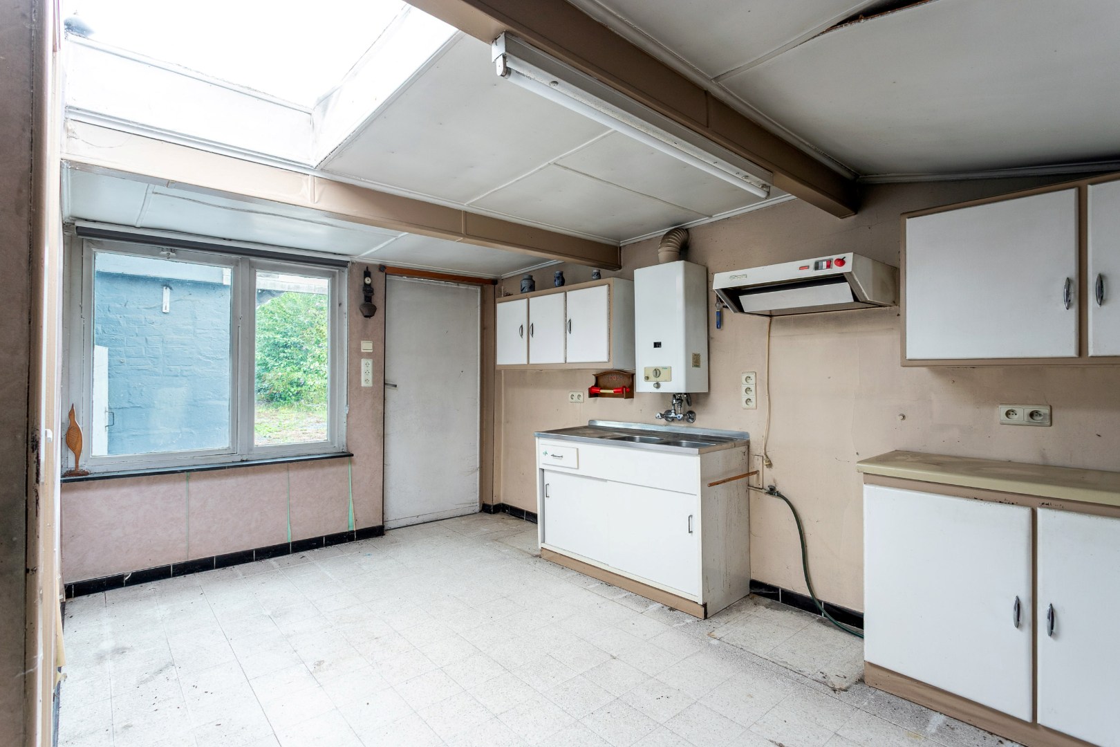 Unieke eigendom met twee woningen op een ruim perceel van 3.130 m² te Galmaarden 