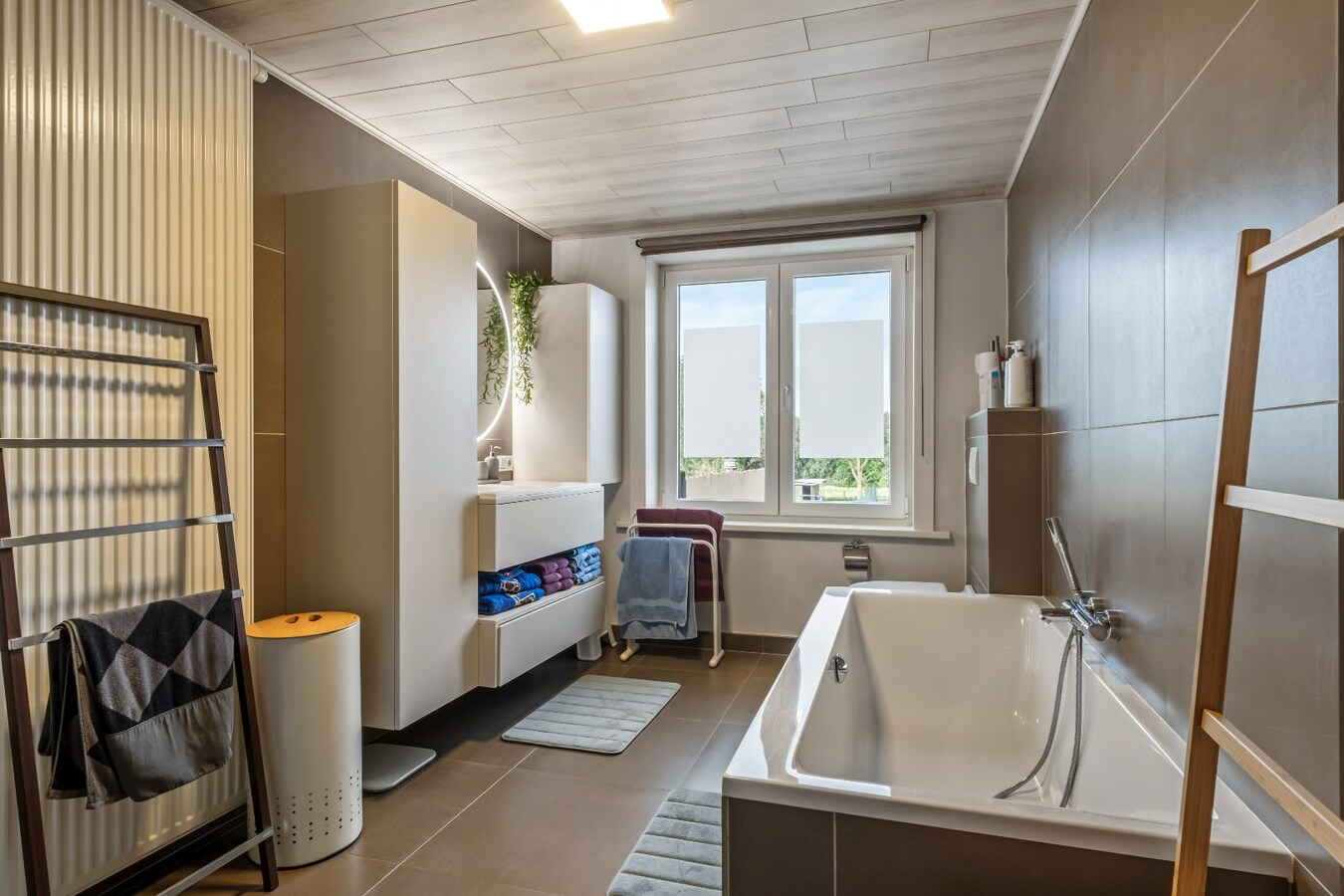 Fantastische instapklare woning met grote tuin te Heule ! 