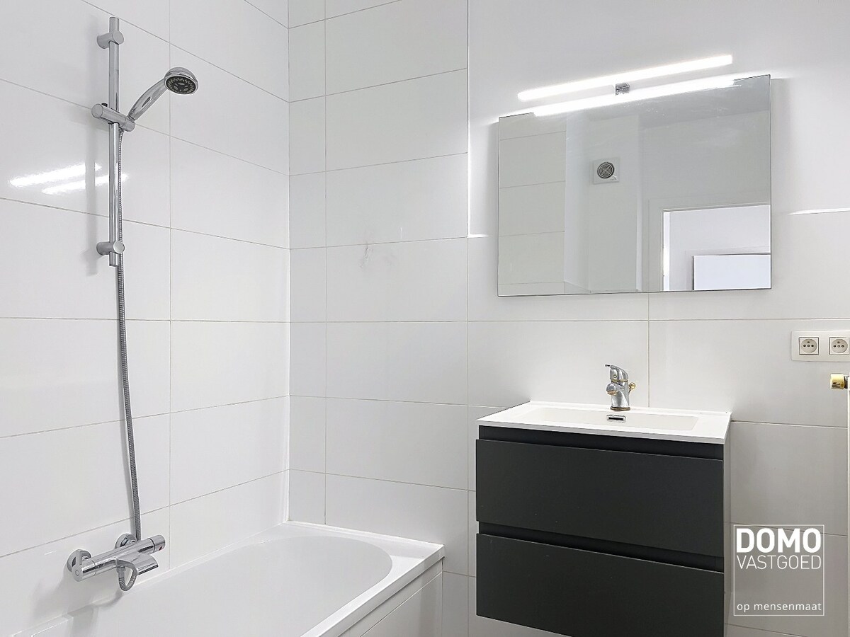 APPARTEMENT MET 2 SLAAPKAMERS EN GARAGEBOX NABIJ CENTRUM VAN HASSELT 