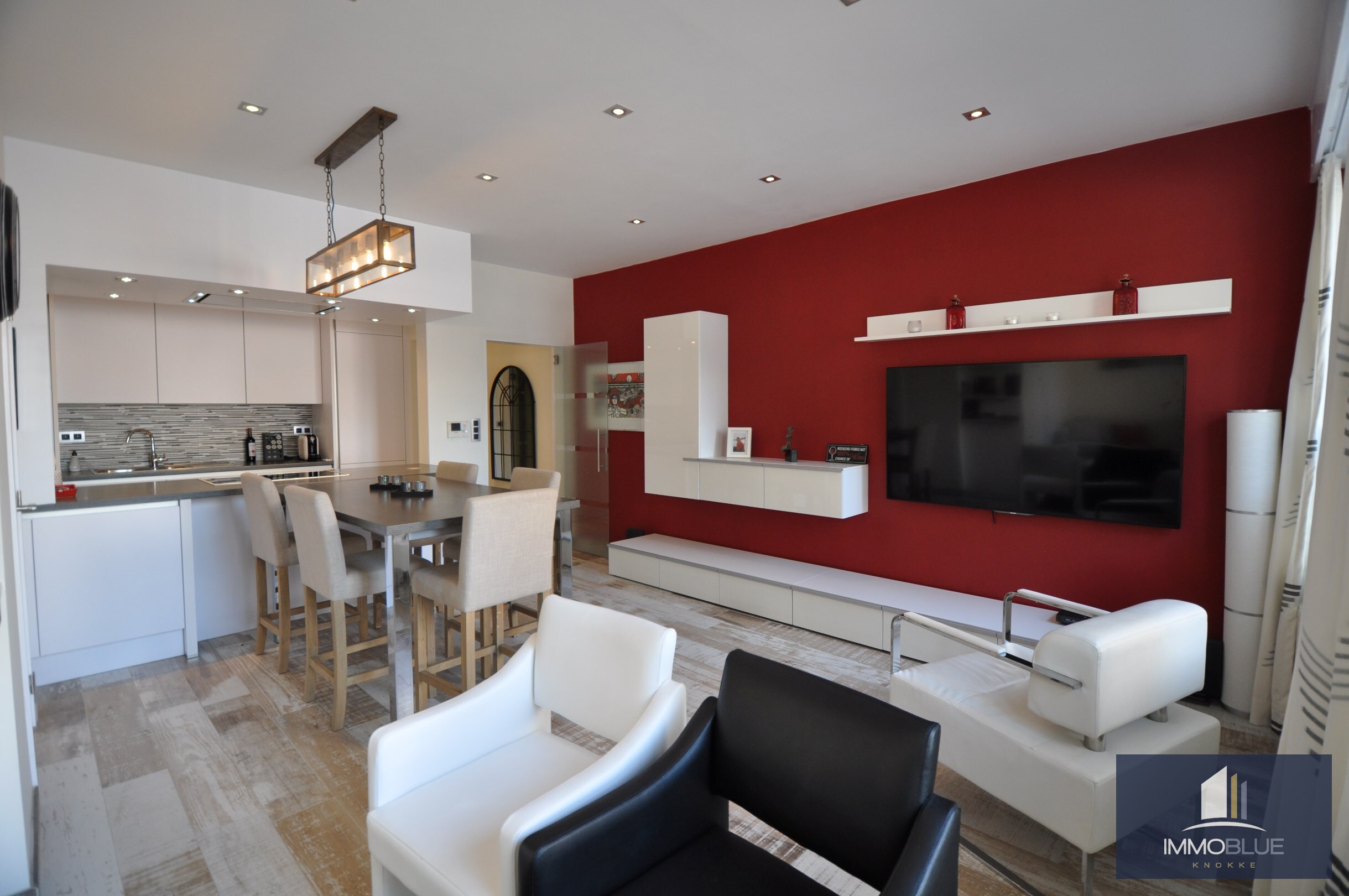 Appartement agréable situé à quelques pas de la mer et de la place Van Bunnen. 