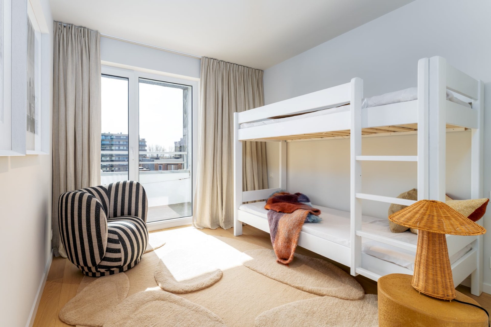 APPARTEMENT HAUT DE GAMME DE 2 CHAMBRES AVEC TERRASSE ET VUE SUR MER 