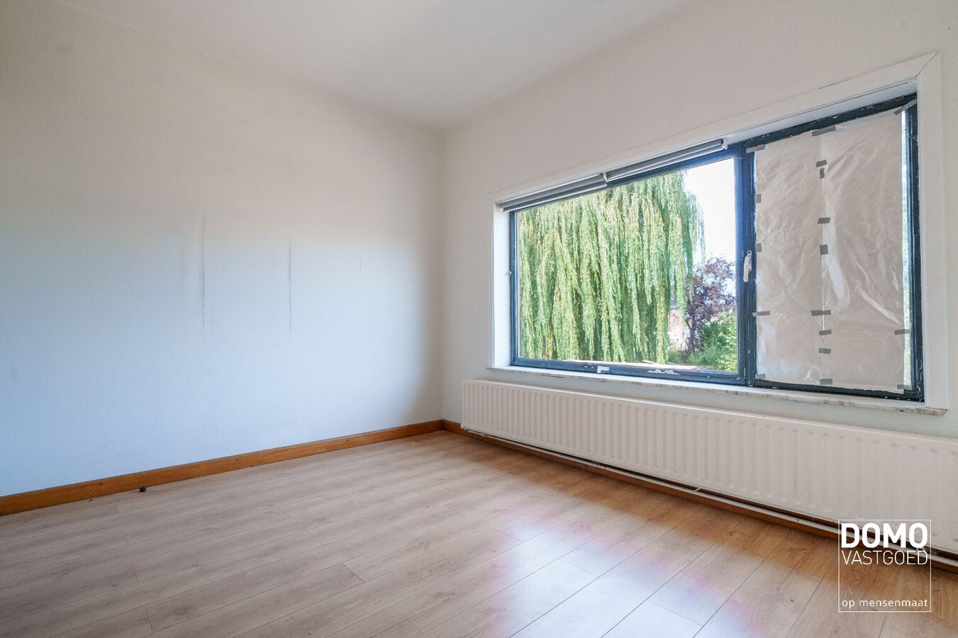 Open bebouwing met verkaveling mogelijkheden. Optioneel naastliggend perceel hooiland van 60a10ca bij aan te kopen. 