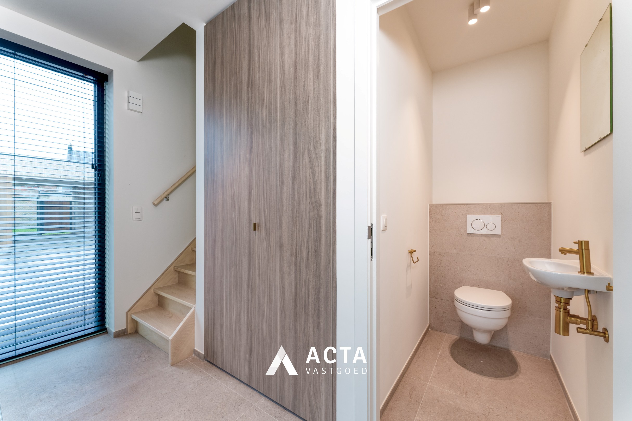 Nieuwbouwwoning met drie slaapkamers en tuin in hartje Mariakerke! 