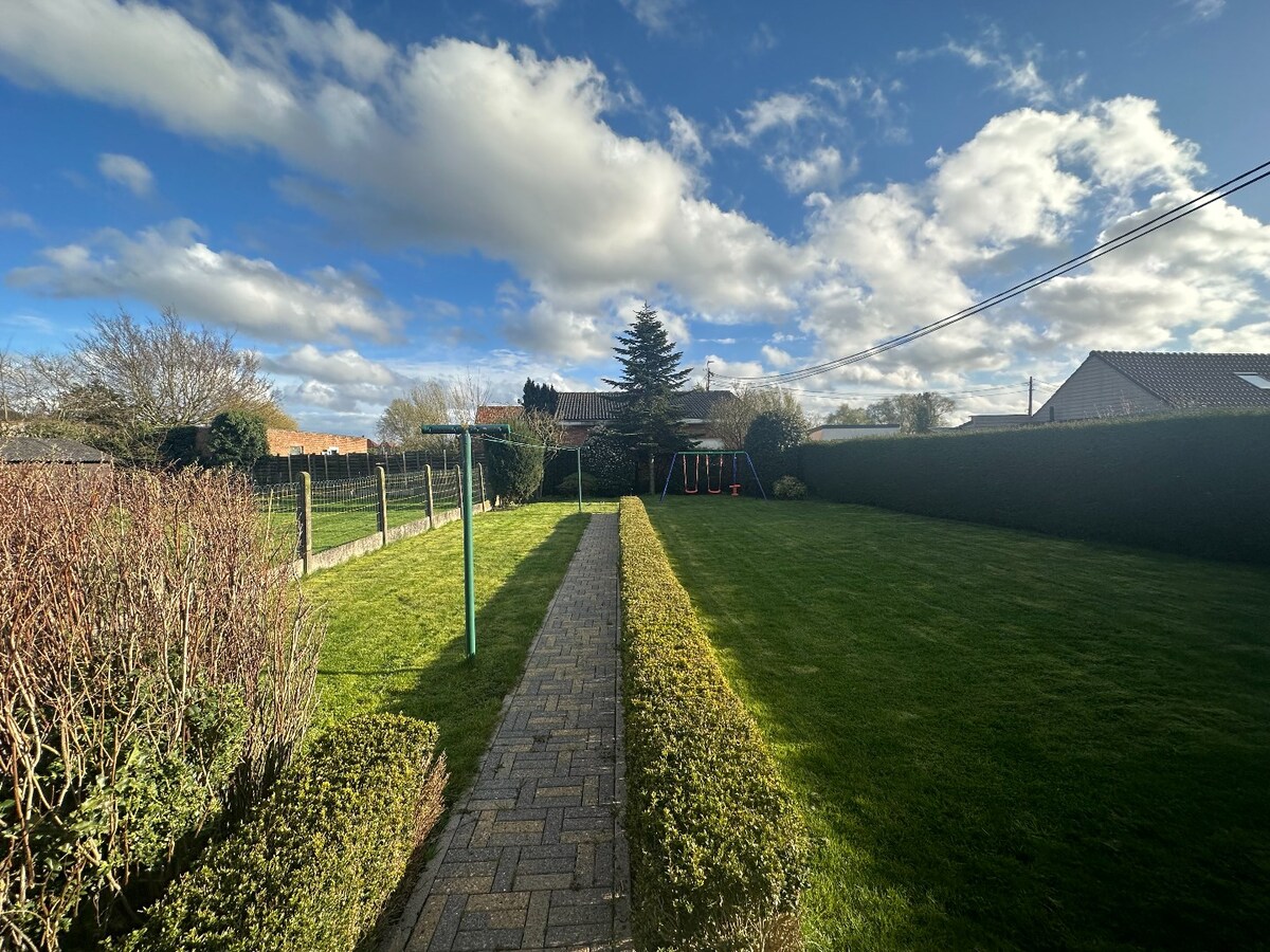 Degelijke halfopen woning met 3 slaapkamers 