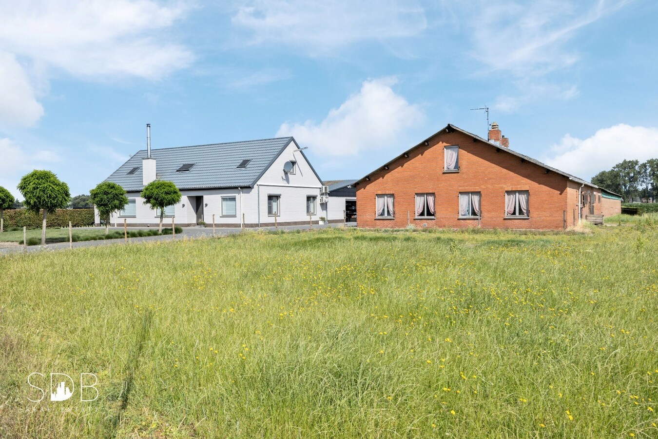 Hedendaagse woning inclusief paardenaccommodatie en graslanden op 4,22ha 