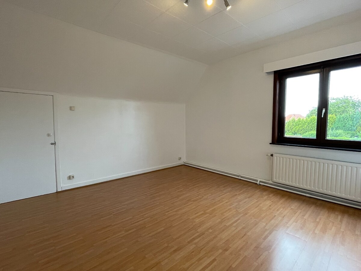 Ruime open bebouwing met tuin, terras, garage - 3 slaapkamers - Kuringen 