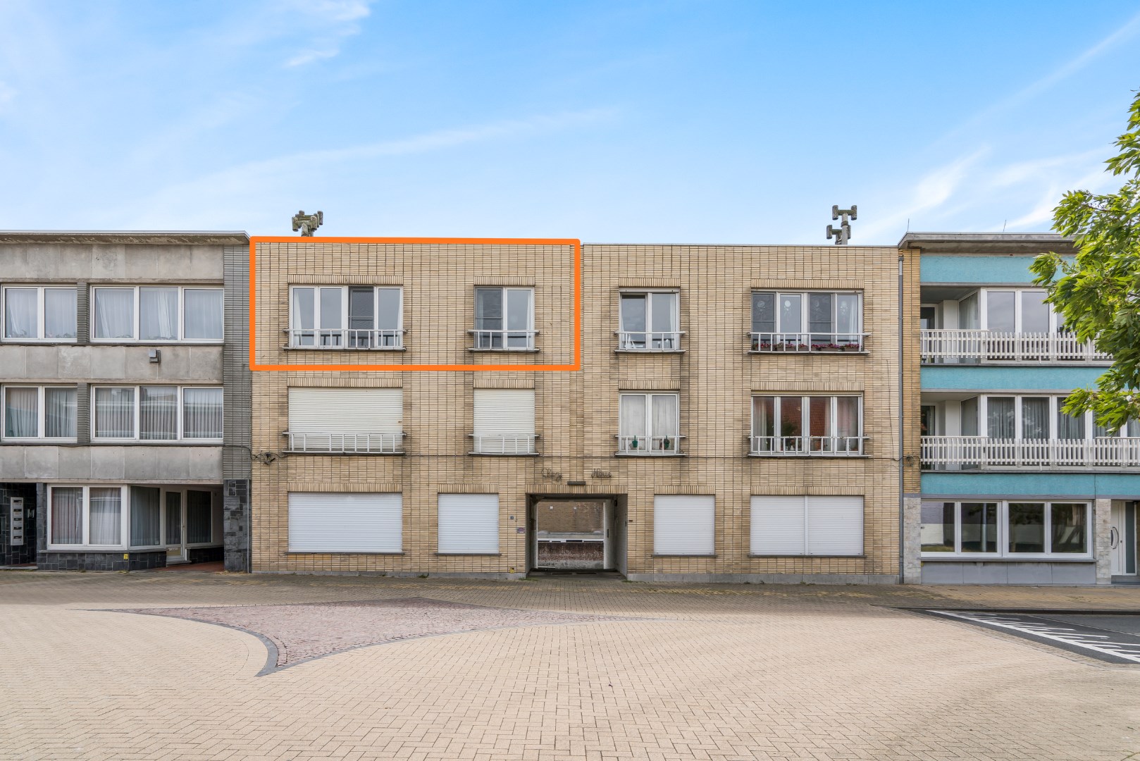 Bemeubeld appartement met 2 slaapkamers en garagebox 