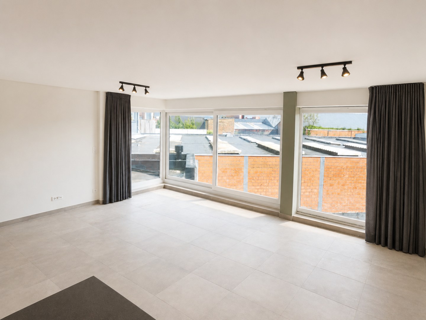 Lichtrijk 2-slp appartement met zonnig terras én garage, Torhout 