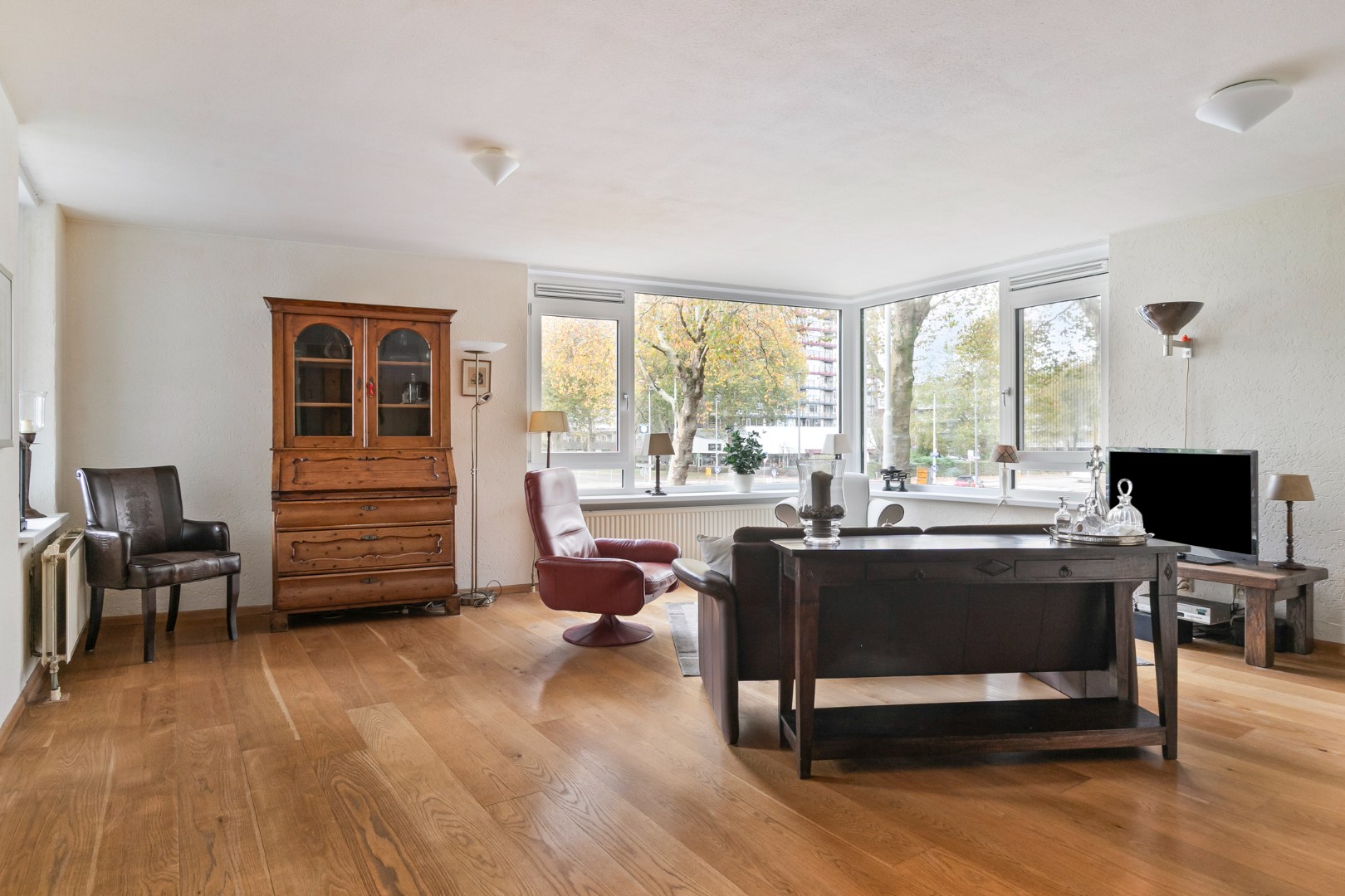 Op centrale locatie in de wijk Prinsenland gelegen 3 kamer hoek-appartement met ruim terras. 