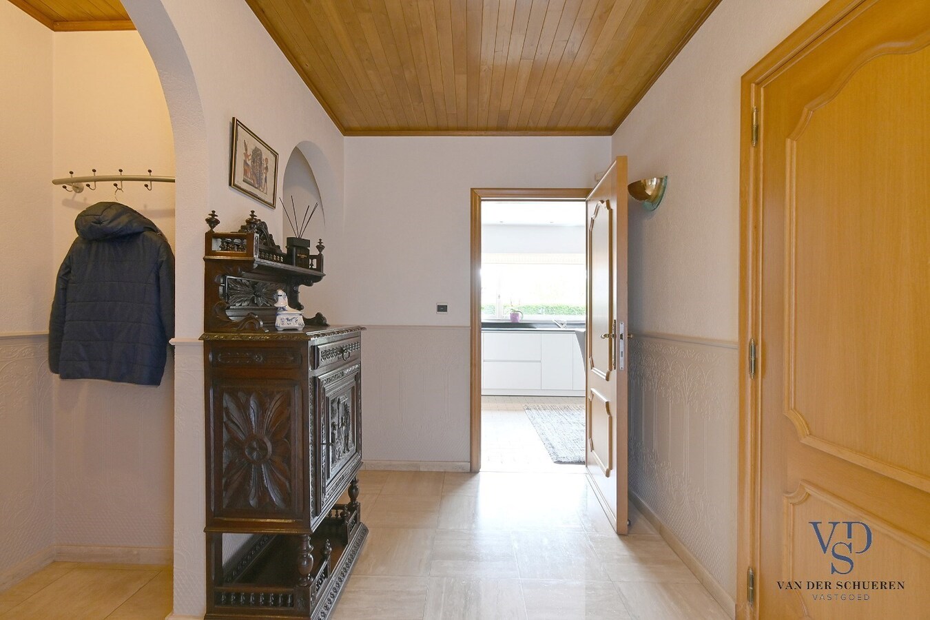 Statige villa in rustige residentiële wijk 