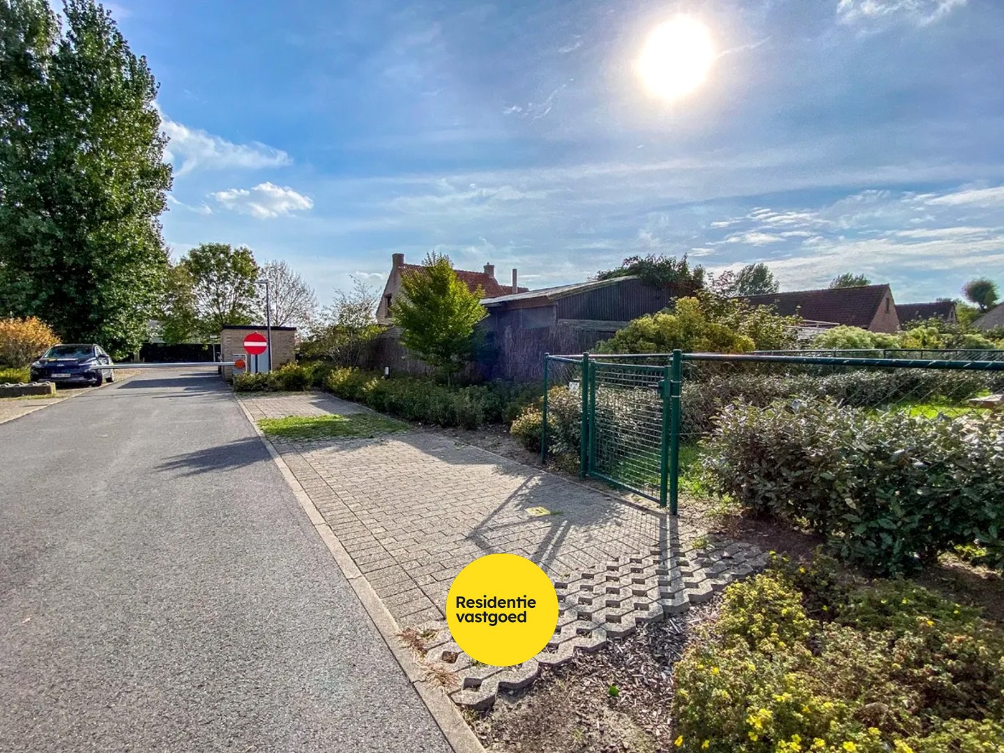 Prachtig onderhouden vakantiewoning (type vissershuis) met 3 slaapkamers en privé-parkeerplaats te Oostduinkerke. 