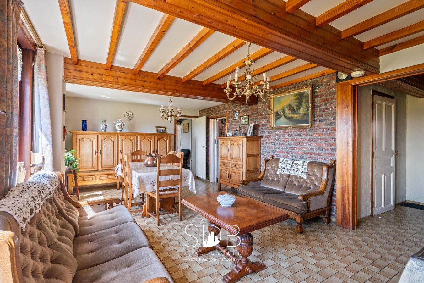 Charmante hoeve met bijgebouwen en graslanden op 1.5114m² 