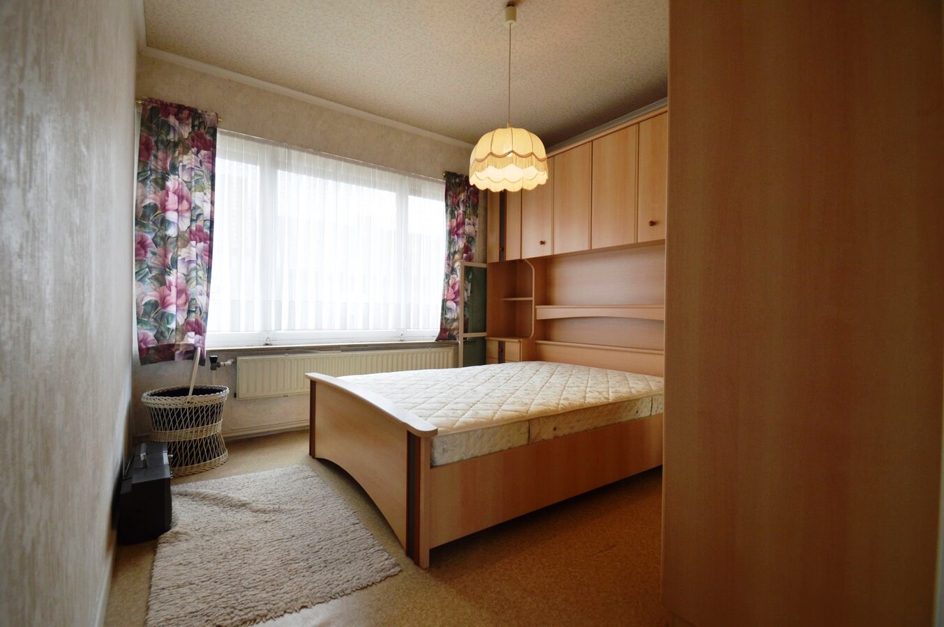 Volumineuze woning met garage vlakbij het centrum - Zelzate 