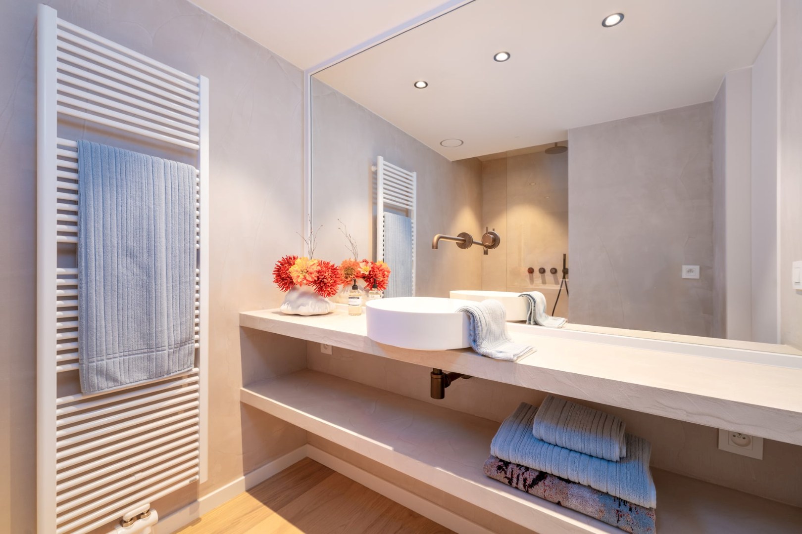 APPARTEMENT HAUT DE GAMME DE 2 CHAMBRES AVEC TERRASSE ET VUE SUR MER 