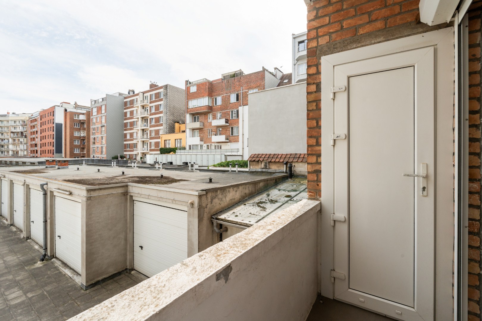 GERENOVEERD APPARTEMENT MET ZIJDELINGS ZEEZICHT: TOPLIGGING !! 