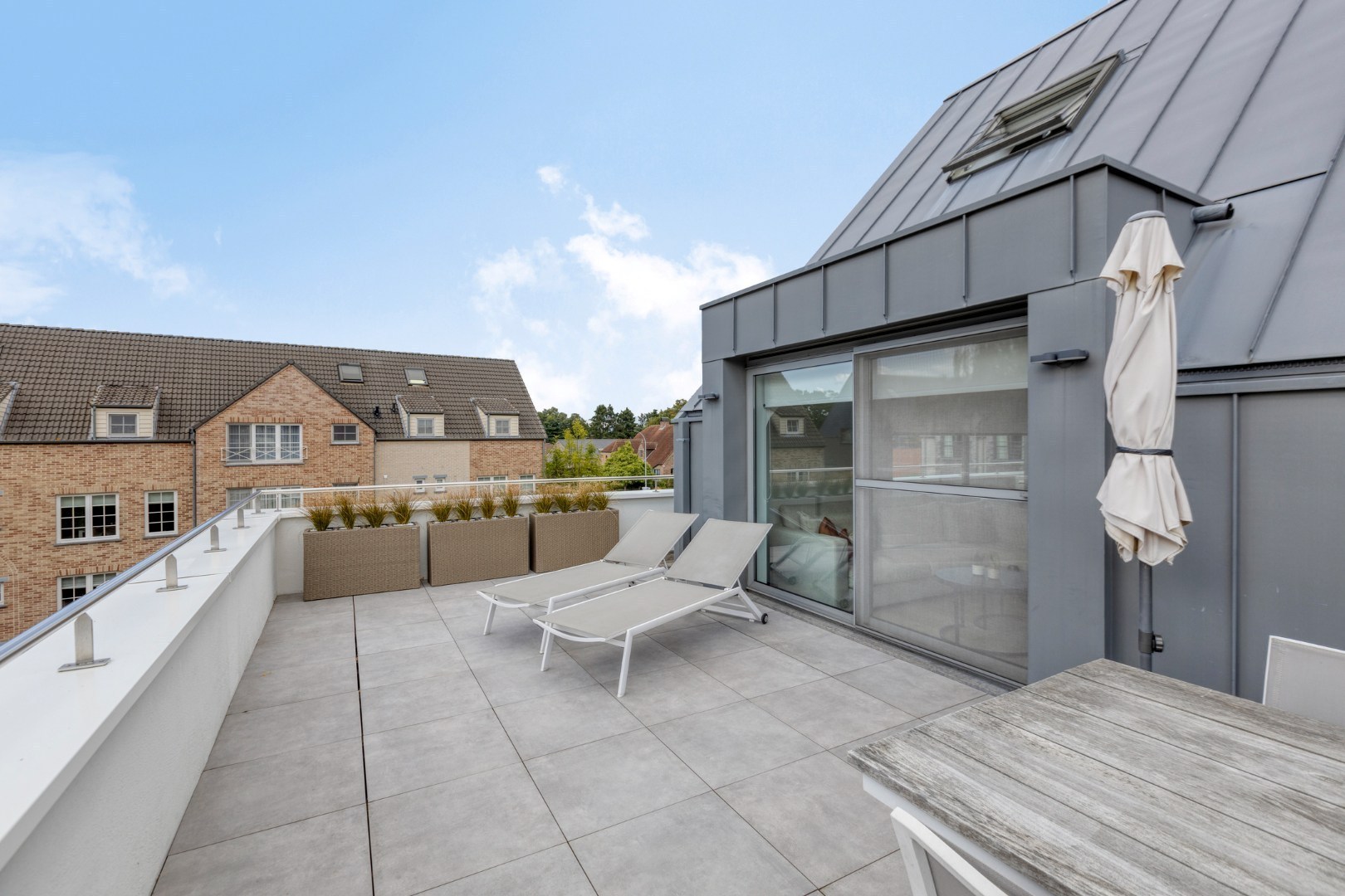 Luxueus dakappartement met uitzonderlijk terras in Geel-centrum 
