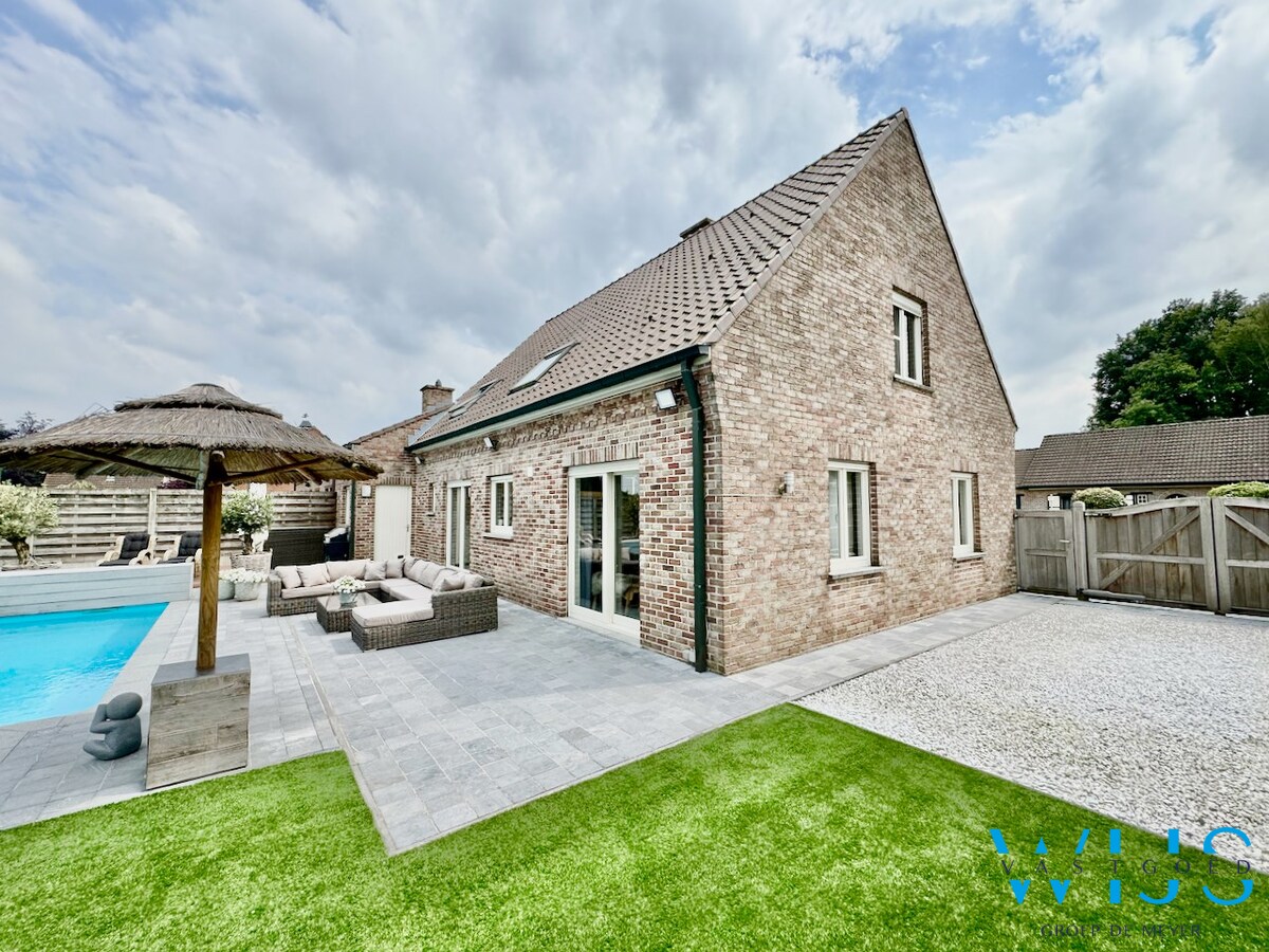 Woonhuis met prachtig zwembad te ERTVELDE ! 