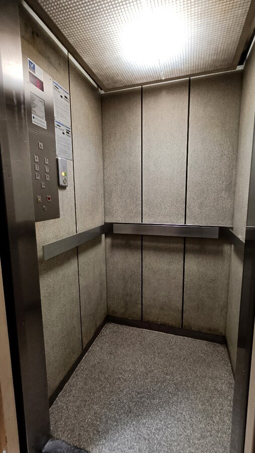 Ruim studio met terras in Elsene 