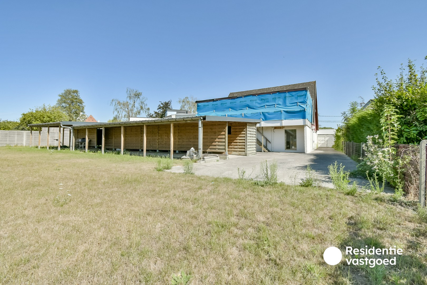 Verrassend ruime woning met unieke indeling en veel potentieel in Torhout! 