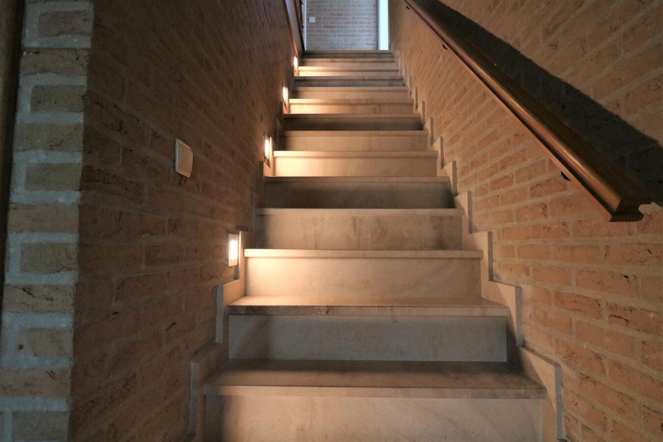 Recente woning met 5 slaapkamers op 698m²  te Alveringem 