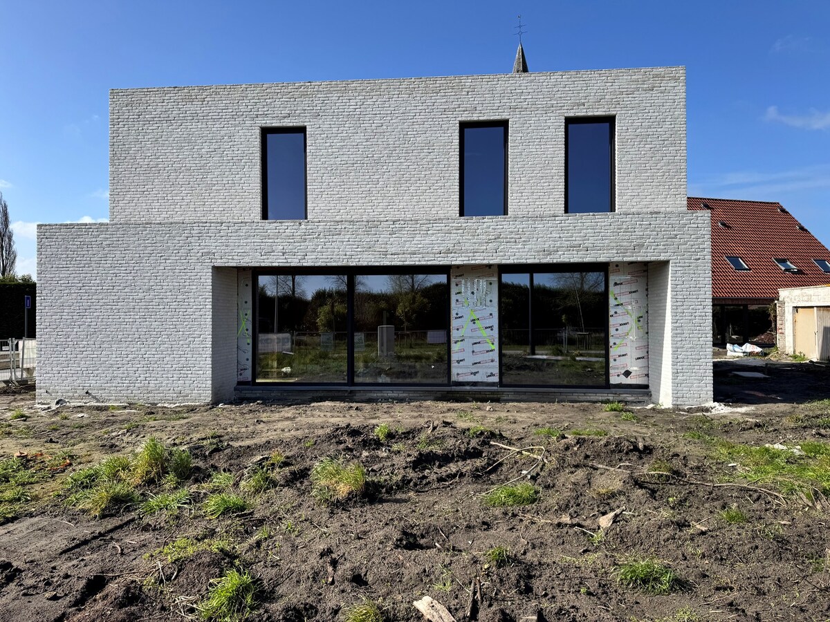 Alleenstaande nieuwbouwwoning met 3 slaapkamers en tuin te Koekelare 