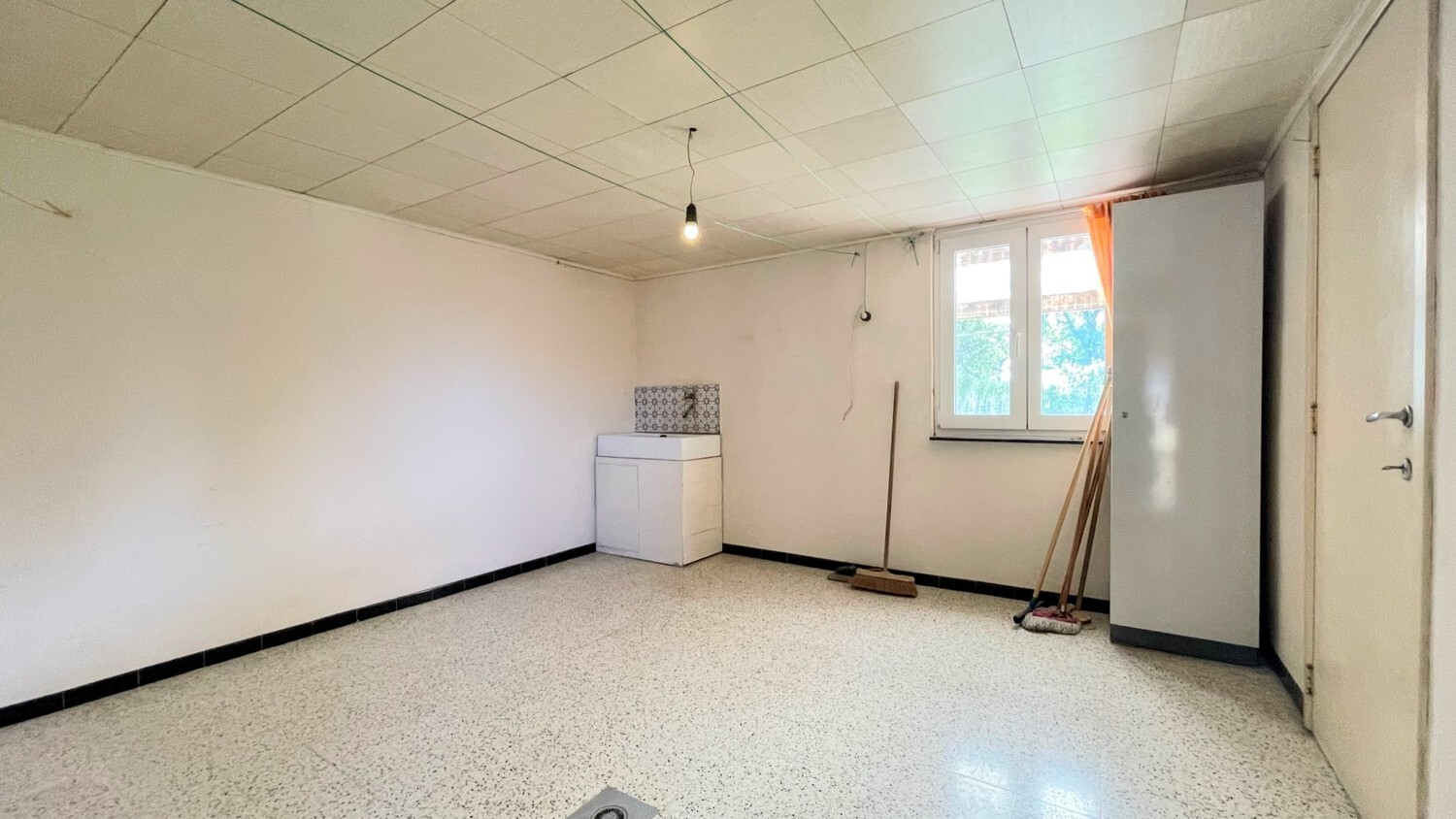 Ruime, te renoveren gezinswoning op zuidgericht perceel van 739 m² 