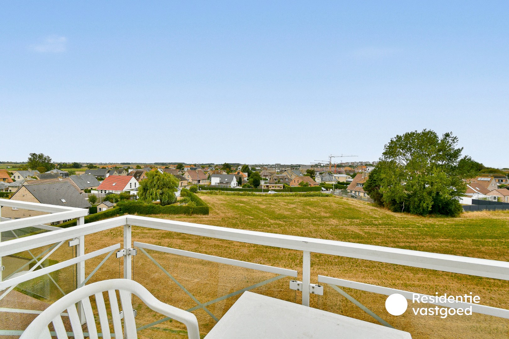 Gemeubelde studio in afgesloten vakantiepark met verwarmd zwembad 
